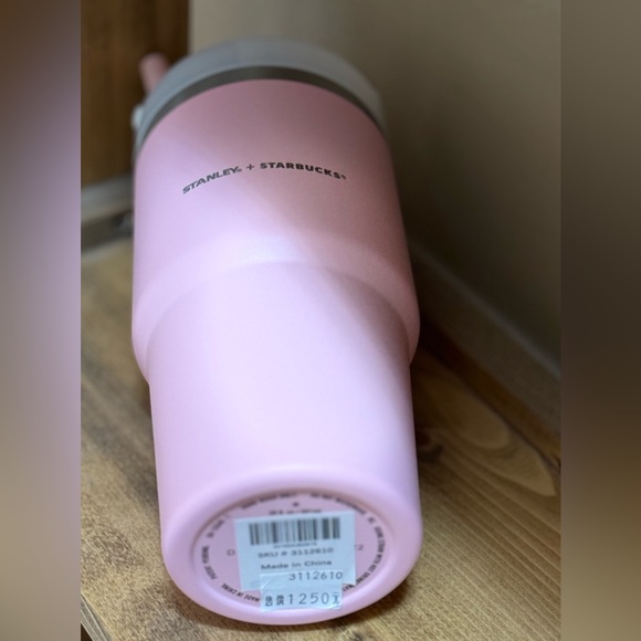 Starbucks + Stanley 2023 Taiwan Valentine's Day Pink 20 oz Straw Cup Tumbler - Picture 9 of 9